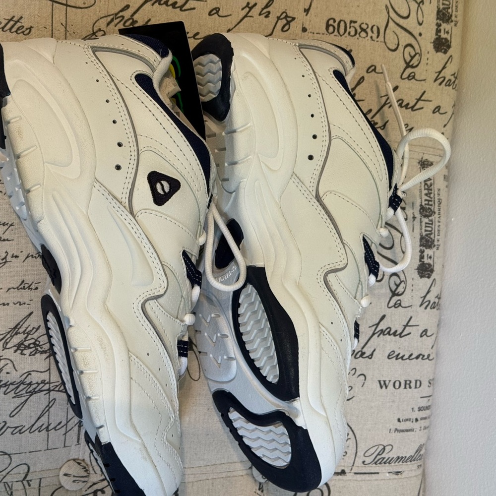 Men's NWT "PENN" White and Navy X-wide Athletic Shoes with Cushioned Sole - Picture 4 of 6